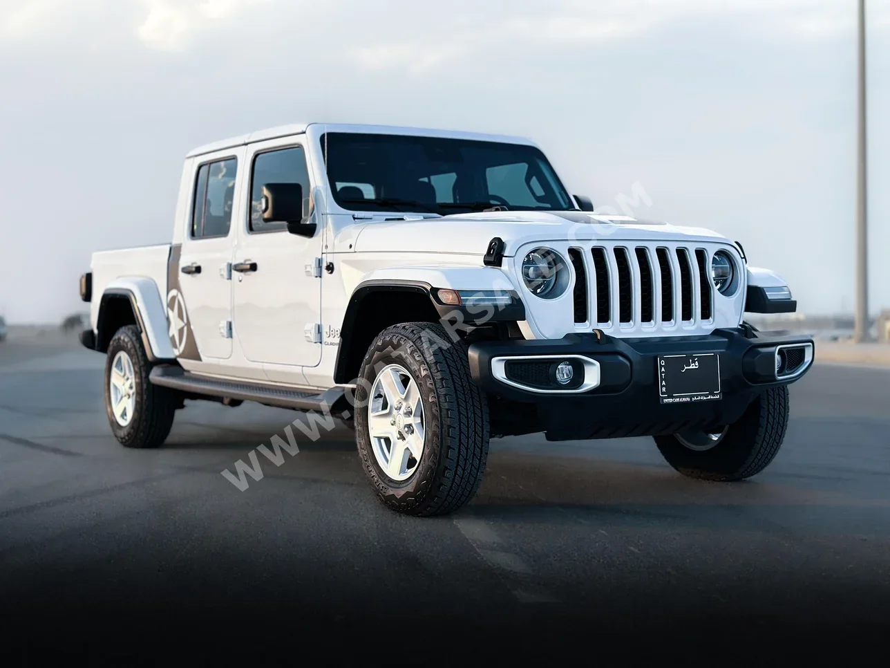 Jeep  Gladiator  Overland  2022  Automatic  0 Km  6 Cylinder  Four Wheel Drive (4WD)  Pick Up  White  With Warranty