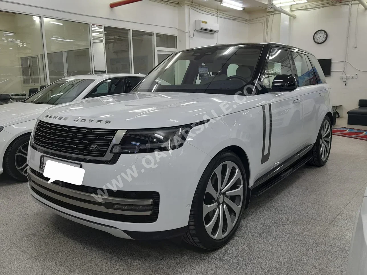 Land Rover  Range Rover  Vogue SE  2023  Automatic  24٬000 Km  6 Cylinder  Four Wheel Drive (4WD)  SUV  White  With Warranty