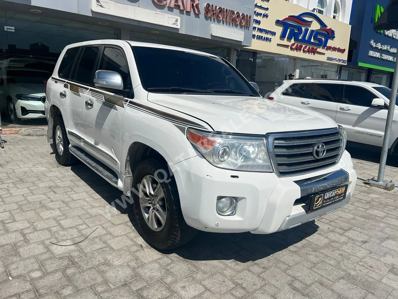 Toyota  Land Cruiser  GXR  2015  Automatic  245,000 Km  8 Cylinder  Four Wheel Drive (4WD)  SUV  White