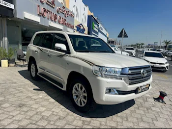  Toyota  Land Cruiser  VXR  2017  Automatic  290,000 Km  8 Cylinder  Four Wheel Drive (4WD)  SUV  Pearl  With Warranty