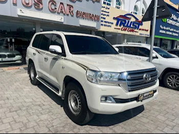 Toyota  Land Cruiser  VXR  2017  Automatic  261,000 Km  8 Cylinder  Four Wheel Drive (4WD)  SUV  White