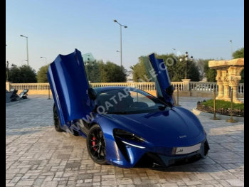 ماكلارين  ارتورا  2023  اوتوماتيك  14,993 كم  6 سلندر  دفع خلفي  كوبيه \ سبورت  ازرق  تحت الضمان