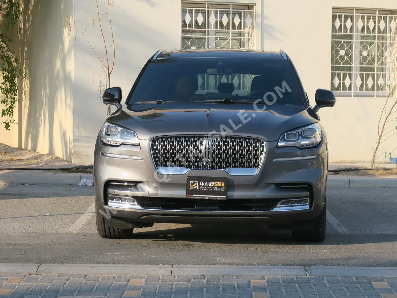 Lincoln  Aviator  2023  Automatic  6٬400 Km  6 Cylinder  Four Wheel Drive (4WD)  SUV  Gray  With Warranty