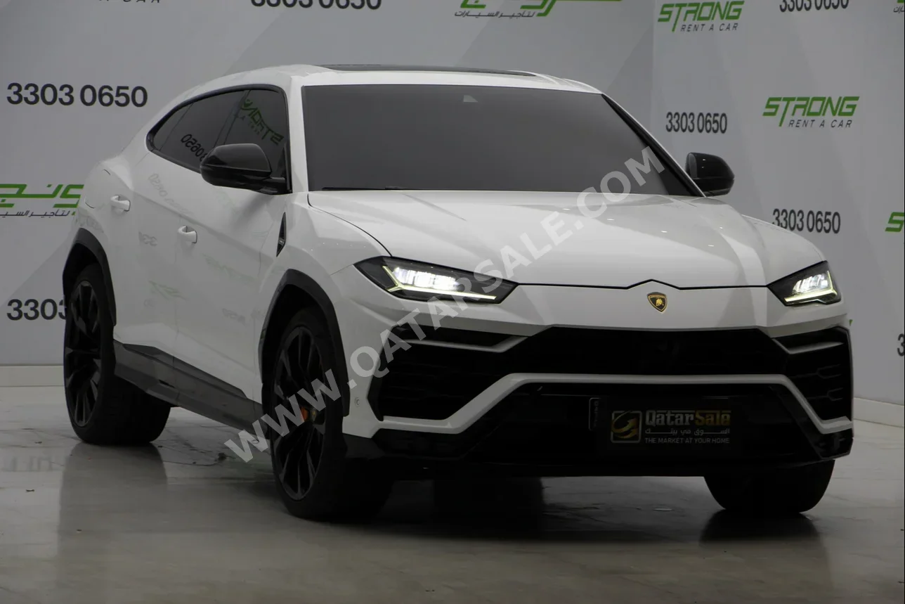 Lamborghini  Urus  2022  Automatic  45,000 Km  8 Cylinder  Four Wheel Drive (4WD)  SUV  White  With Warranty