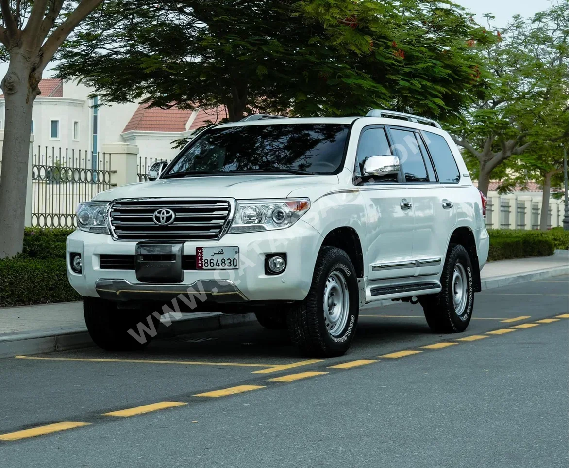 Toyota  Land Cruiser  GXR  2015  Automatic  159,000 Km  8 Cylinder  Four Wheel Drive (4WD)  SUV  White