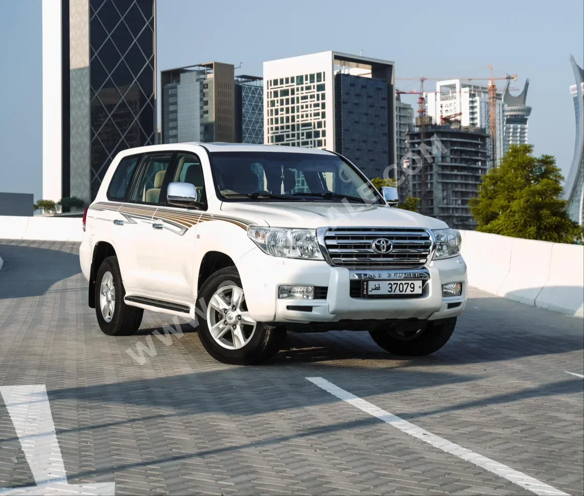 Toyota  Land Cruiser  VXR  2010  Automatic  290,000 Km  8 Cylinder  Four Wheel Drive (4WD)  SUV  White