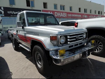 Toyota  Land Cruiser  LX  2001  Manual  190,000 Km  6 Cylinder  Four Wheel Drive (4WD)  Pick Up  Silver