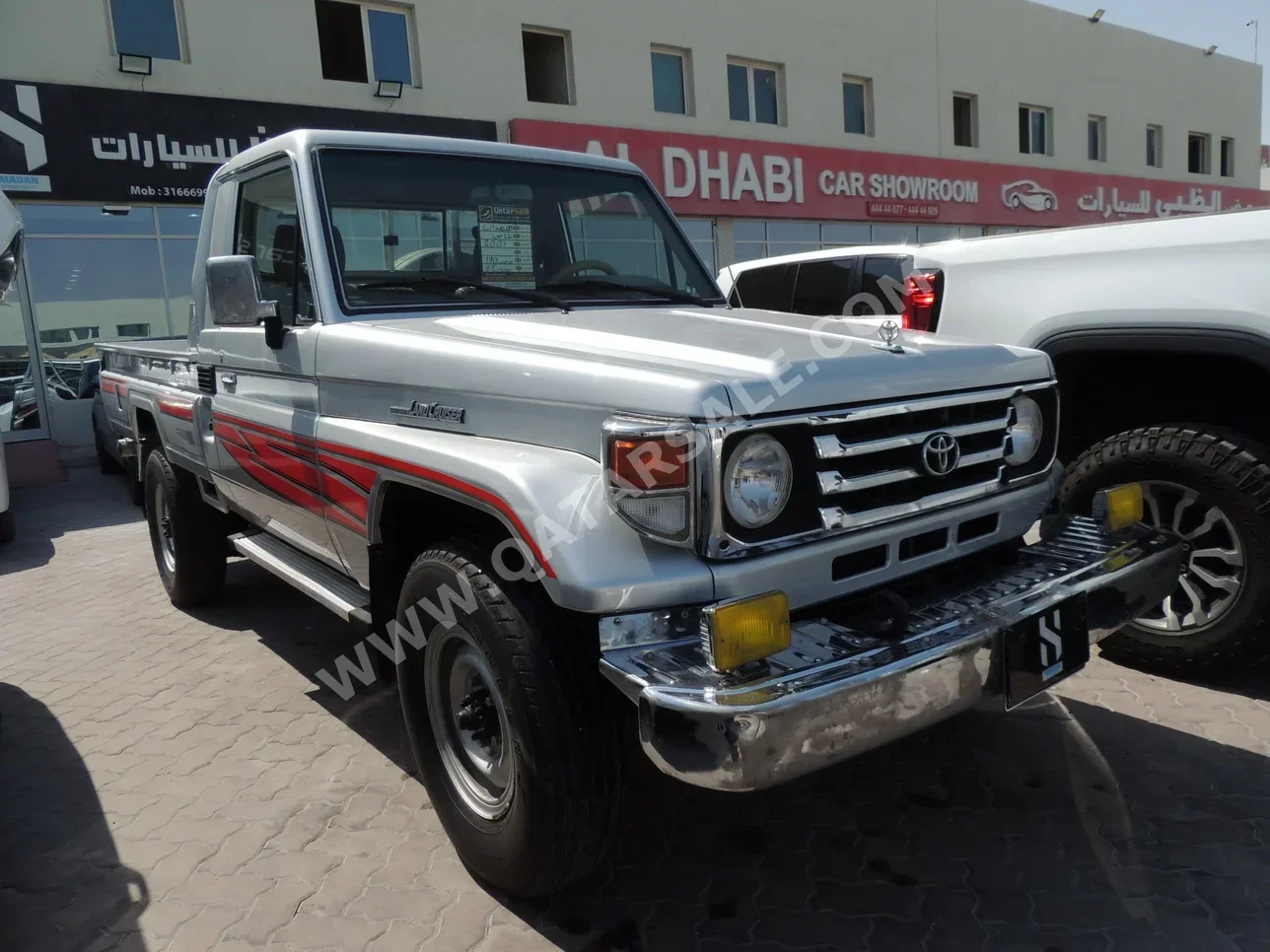 Toyota  Land Cruiser  LX  2001  Manual  190,000 Km  6 Cylinder  Four Wheel Drive (4WD)  Pick Up  Silver