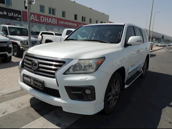 Lexus  LX  570 S  2015  Automatic  319,000 Km  8 Cylinder  Four Wheel Drive (4WD)  SUV  White