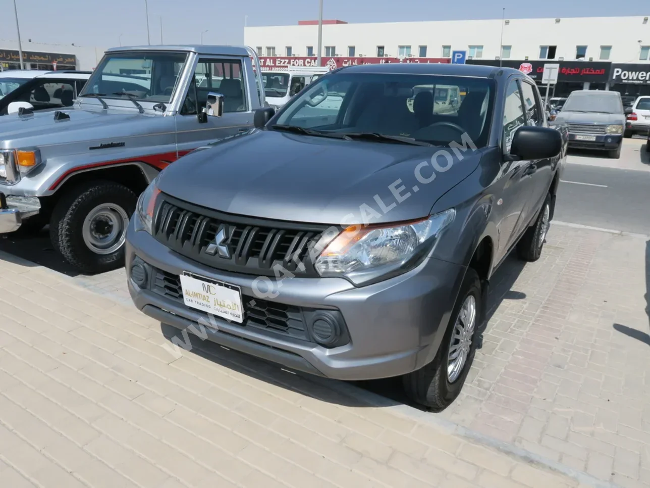 Mitsubishi  L 200  2016  Manual  79,000 Km  4 Cylinder  Four Wheel Drive (4WD)  Pick Up  Gray