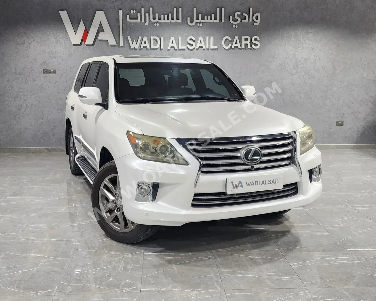 Lexus  LX  570  2013  Automatic  173,000 Km  8 Cylinder  Four Wheel Drive (4WD)  SUV  White