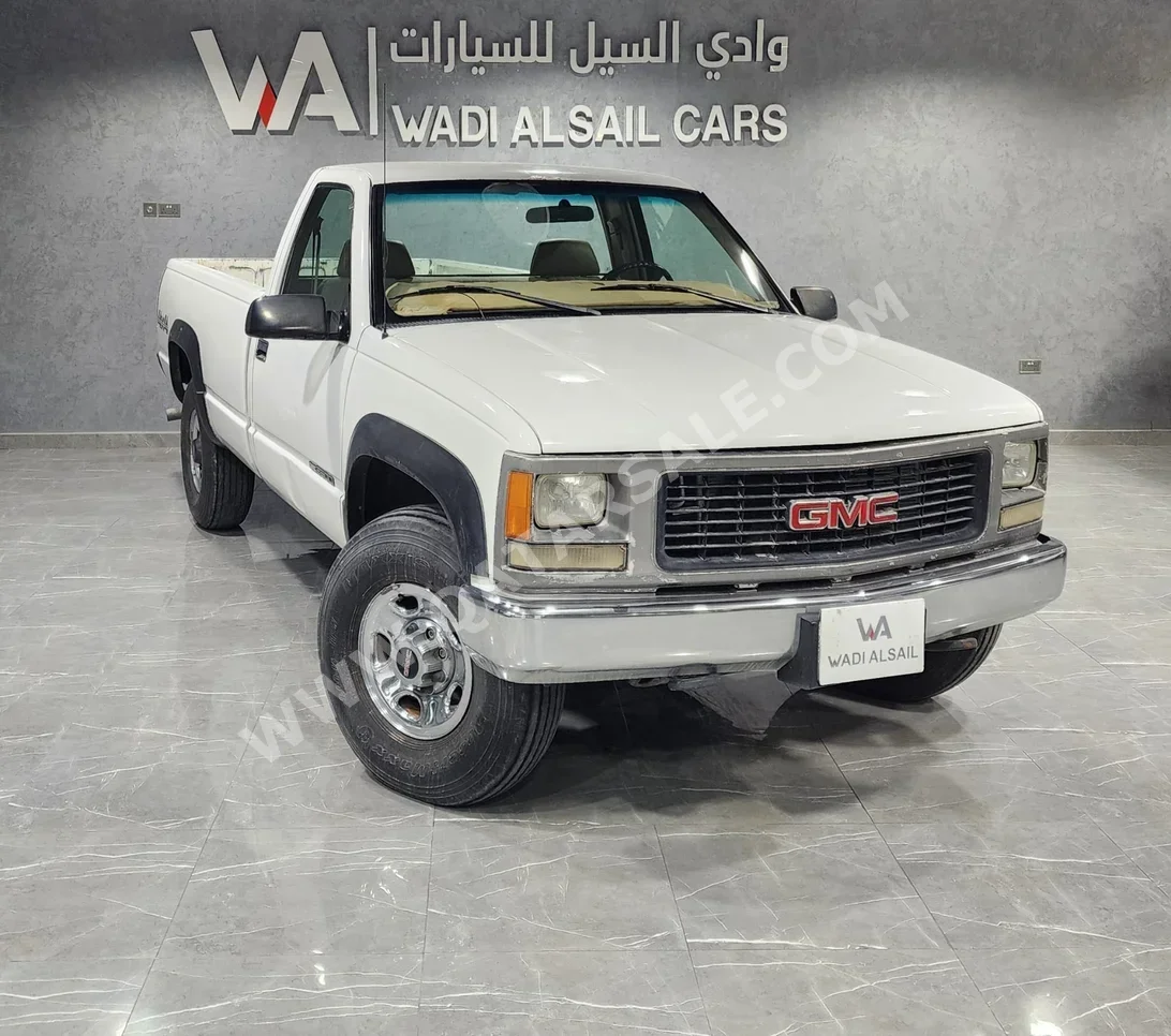 GMC  Sierra  1500  1998  Automatic  55,000 Km  8 Cylinder  Four Wheel Drive (4WD)  Pick Up  White