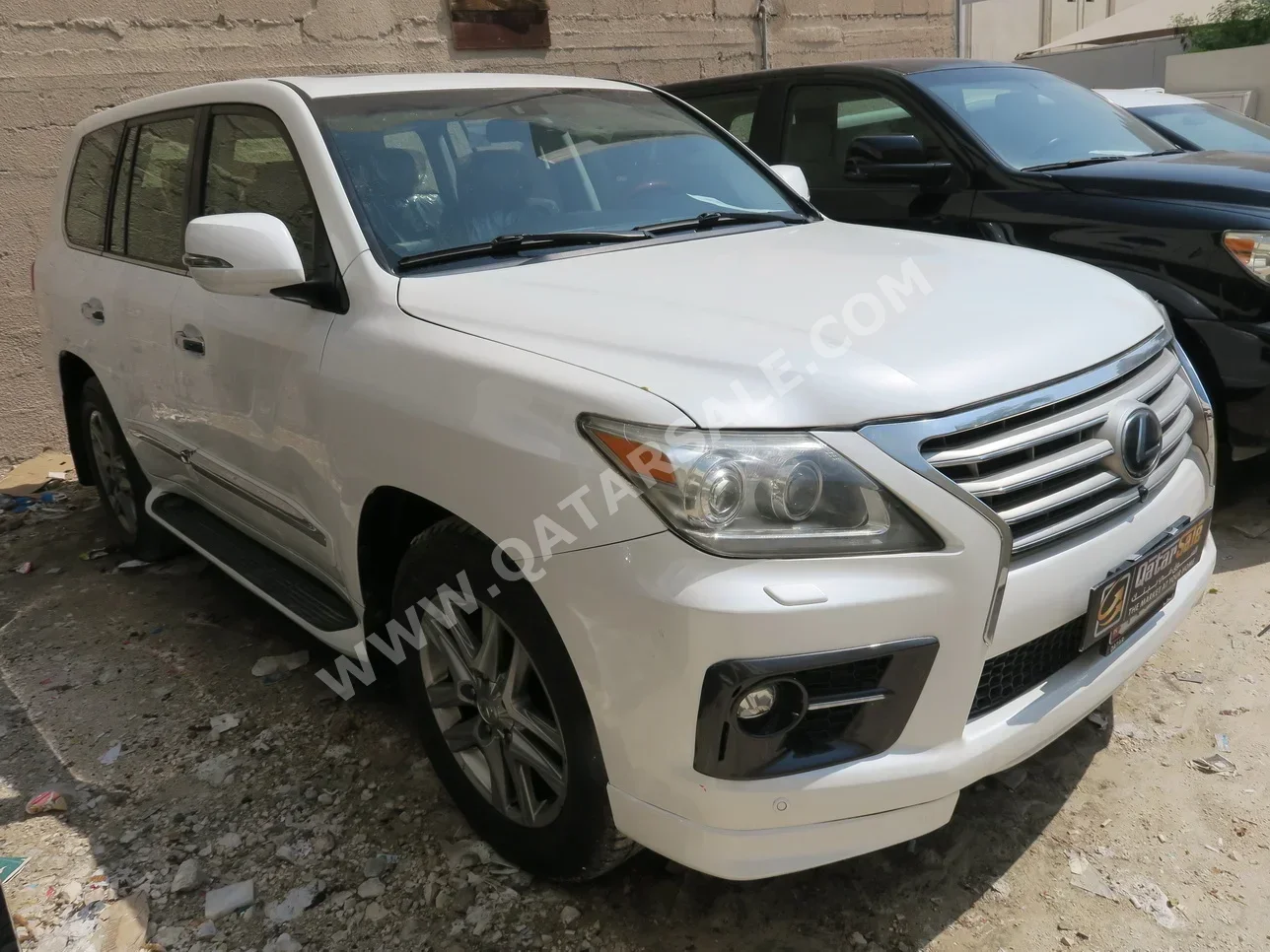 Lexus  LX  570  2012  Automatic  220,000 Km  8 Cylinder  Four Wheel Drive (4WD)  SUV  White