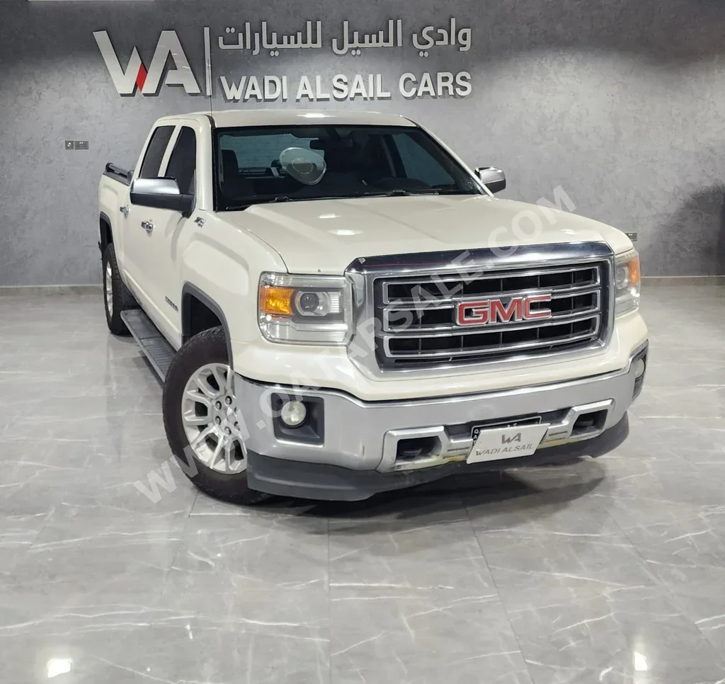 GMC  Sierra  SLE  2015  Automatic  189,000 Km  8 Cylinder  Four Wheel Drive (4WD)  Pick Up  White