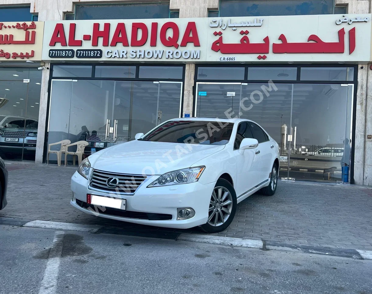 Lexus  ES  350  2012  Automatic  22,000 Km  6 Cylinder  Rear Wheel Drive (RWD)  Sedan  White