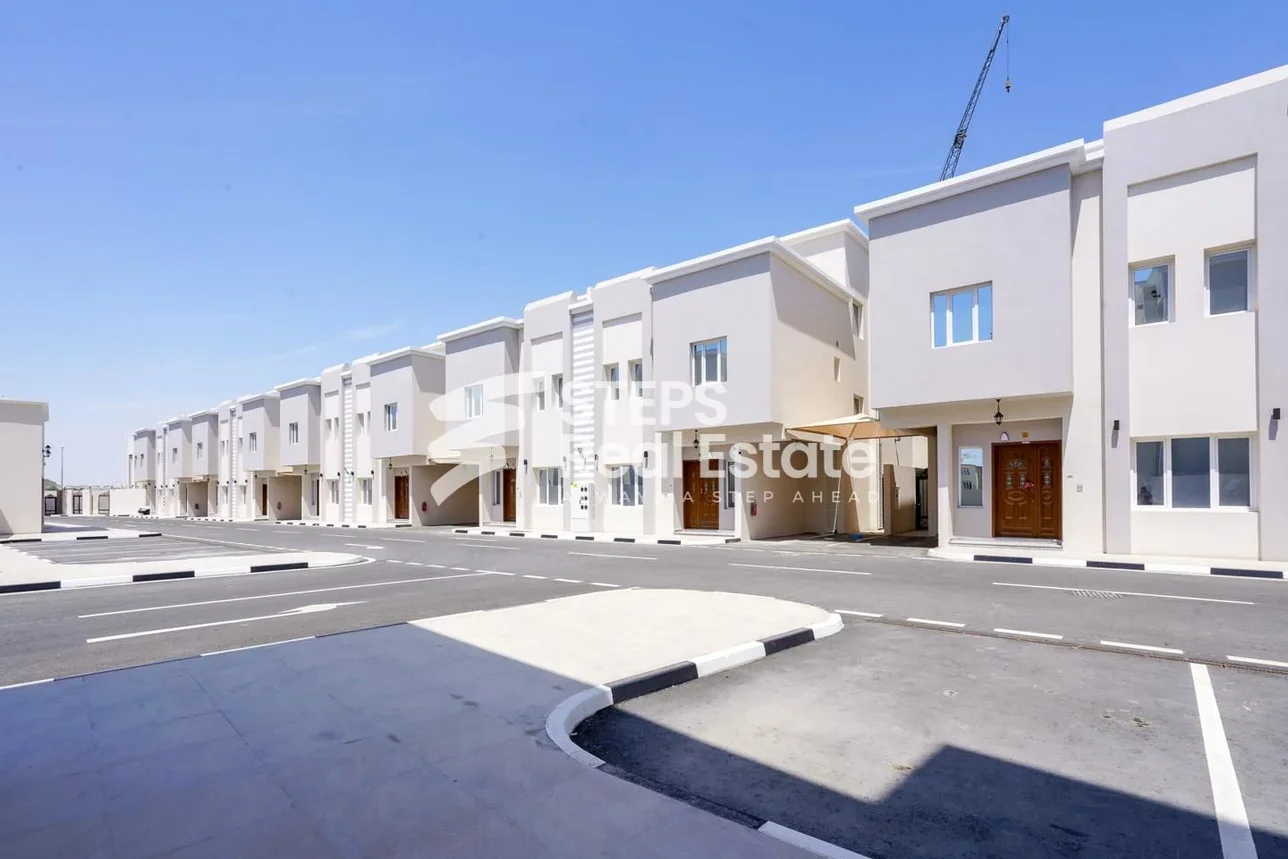 Commercial  - Not Furnished  - Doha  - Al Markhiya  - 7 Bedrooms