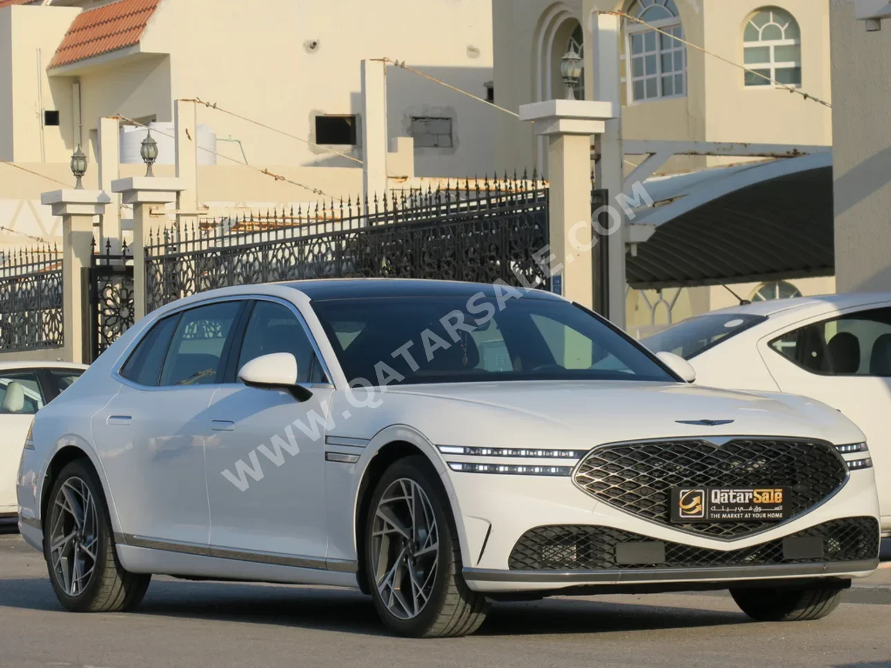 Genesis  G90  2023  Automatic  8,700 Km  6 Cylinder  Four Wheel Drive (4WD)  Sedan  White  With Warranty