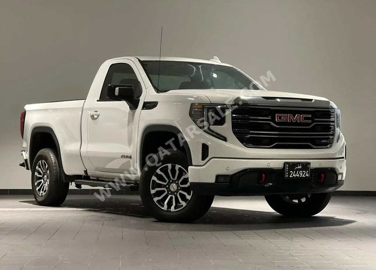 GMC  Sierra  AT4  2023  Automatic  35,000 Km  8 Cylinder  Four Wheel Drive (4WD)  Pick Up  White  With Warranty