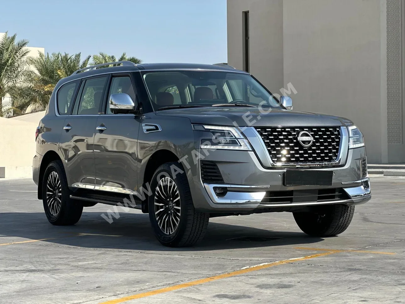 Nissan  Patrol  Platinum  2022  Automatic  21٬000 Km  6 Cylinder  Four Wheel Drive (4WD)  SUV  Gray  With Warranty