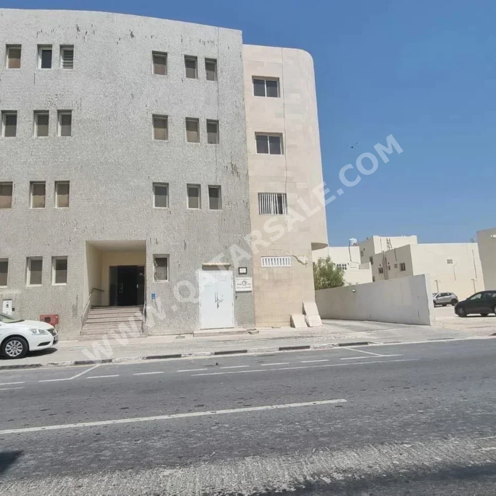 Buildings, Towers & Compounds - Family Residential  - Doha  - Fereej Bin Omran  For Sale