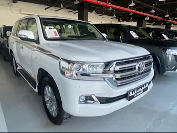 Toyota  Land Cruiser  VXR  2018  Automatic  230,000 Km  8 Cylinder  Four Wheel Drive (4WD)  SUV  White