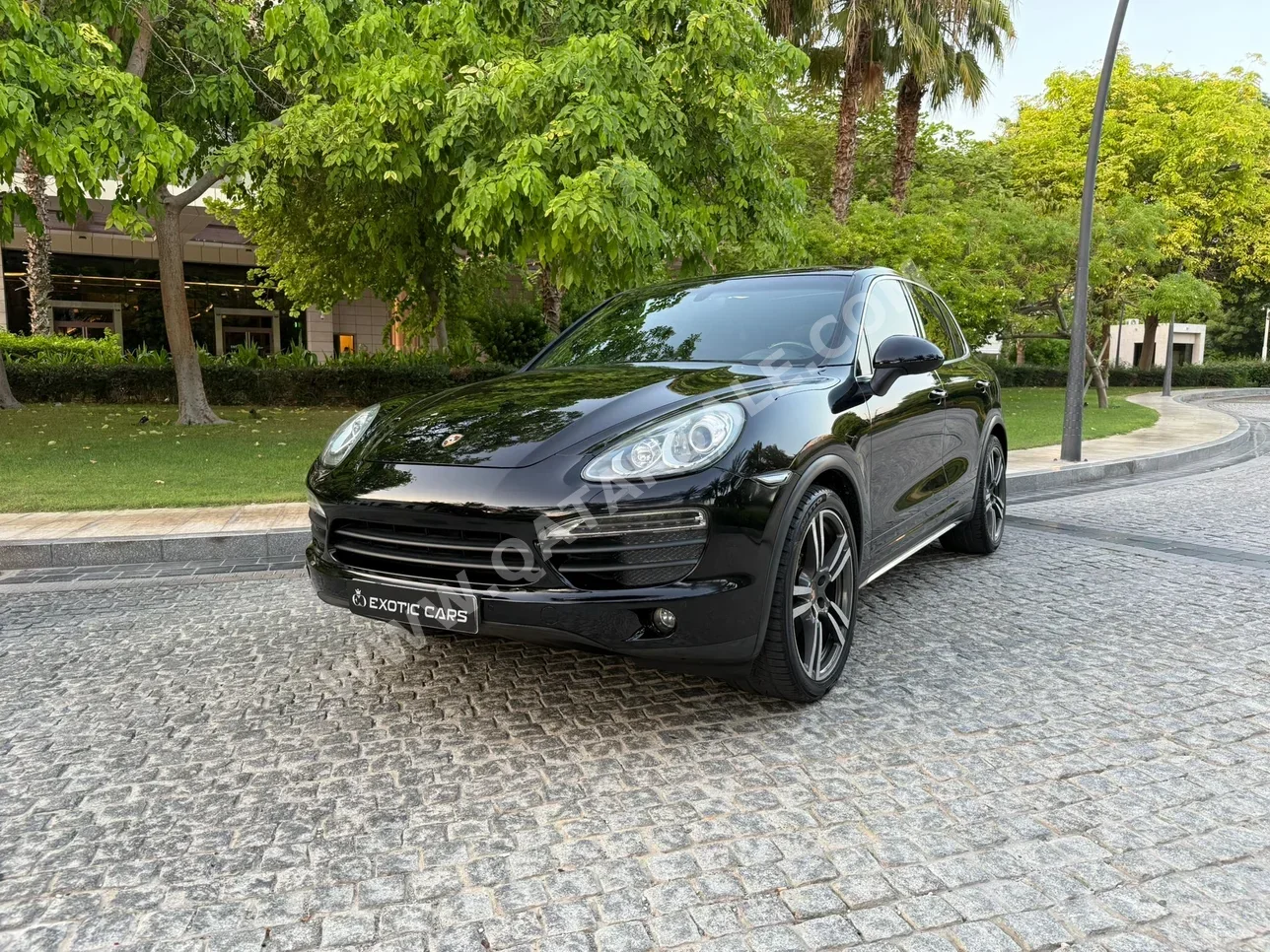 Porsche  Cayenne  S  2014  Automatic  77,000 Km  8 Cylinder  Four Wheel Drive (4WD)  SUV  Black