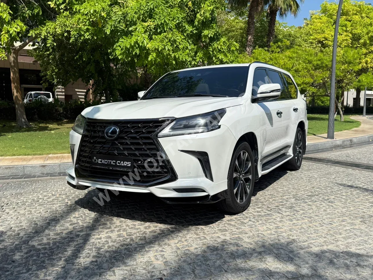 Lexus  LX  570  2016  Automatic  242,000 Km  8 Cylinder  Four Wheel Drive (4WD)  SUV  White