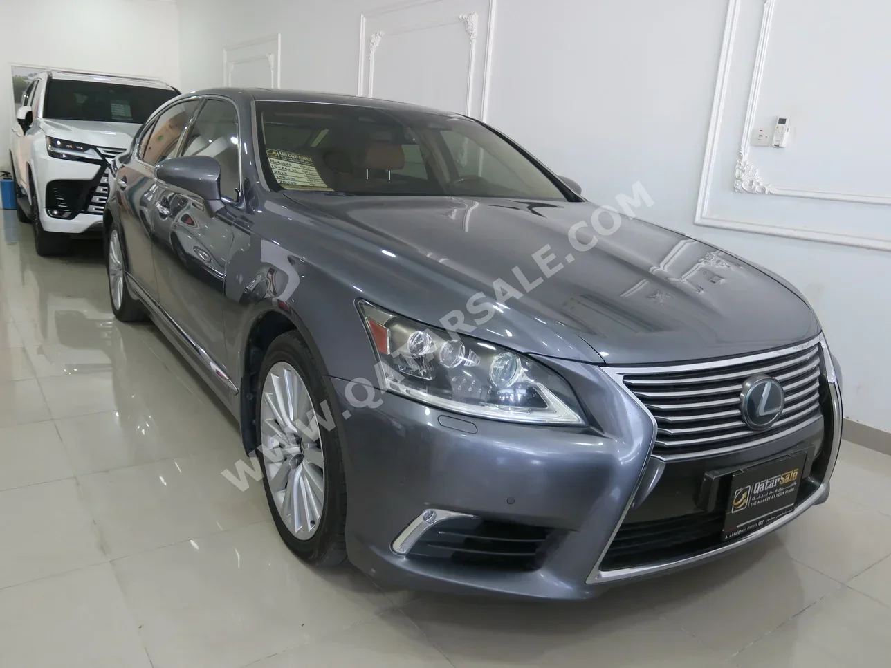 Lexus  LS  600 H  2013  Automatic  195,000 Km  8 Cylinder  Rear Wheel Drive (RWD)  Sedan  Gray