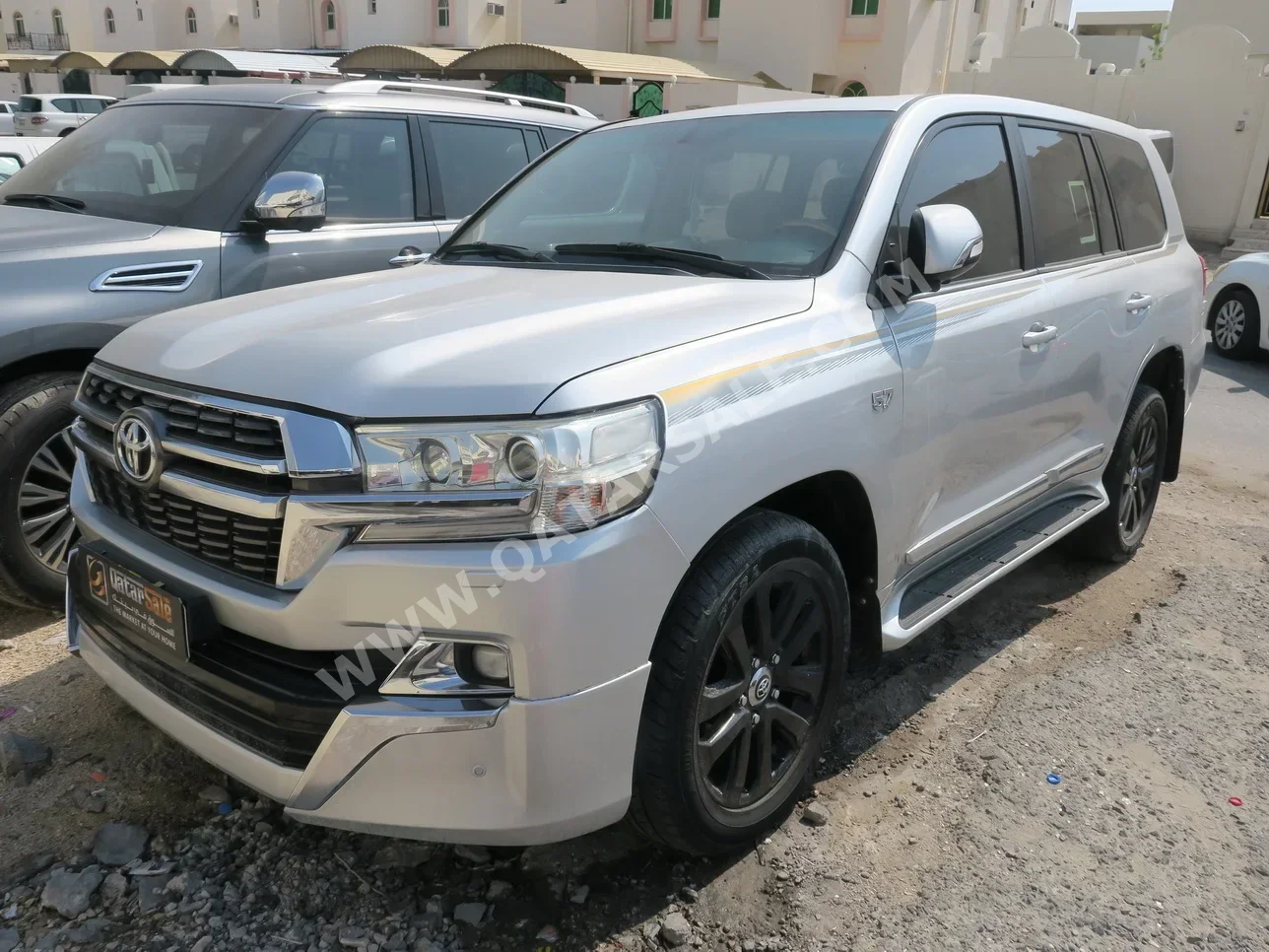 Toyota  Land Cruiser  VXR  2015  Automatic  340,000 Km  8 Cylinder  Four Wheel Drive (4WD)  SUV  Silver