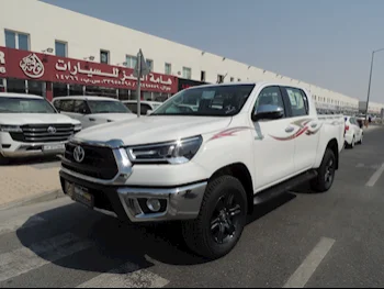 Toyota  Hilux  SR5  2025  Automatic  0 Km  4 Cylinder  Four Wheel Drive (4WD)  Pick Up  White  With Warranty