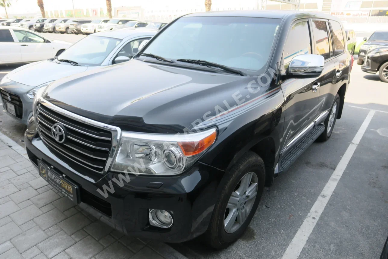 Toyota Land Cruiser GXR Black 2014 For Sale in Qatar