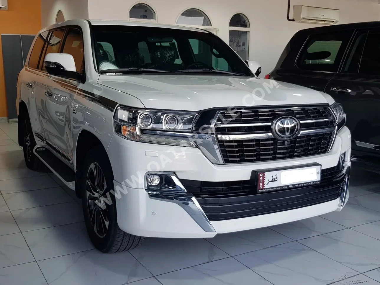 Toyota  Land Cruiser  VXR  2021  Automatic  25,000 Km  8 Cylinder  Four Wheel Drive (4WD)  SUV  White