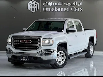 GMC  Sierra  1500  2017  Automatic  174,000 Km  8 Cylinder  Four Wheel Drive (4WD)  Pick Up  White