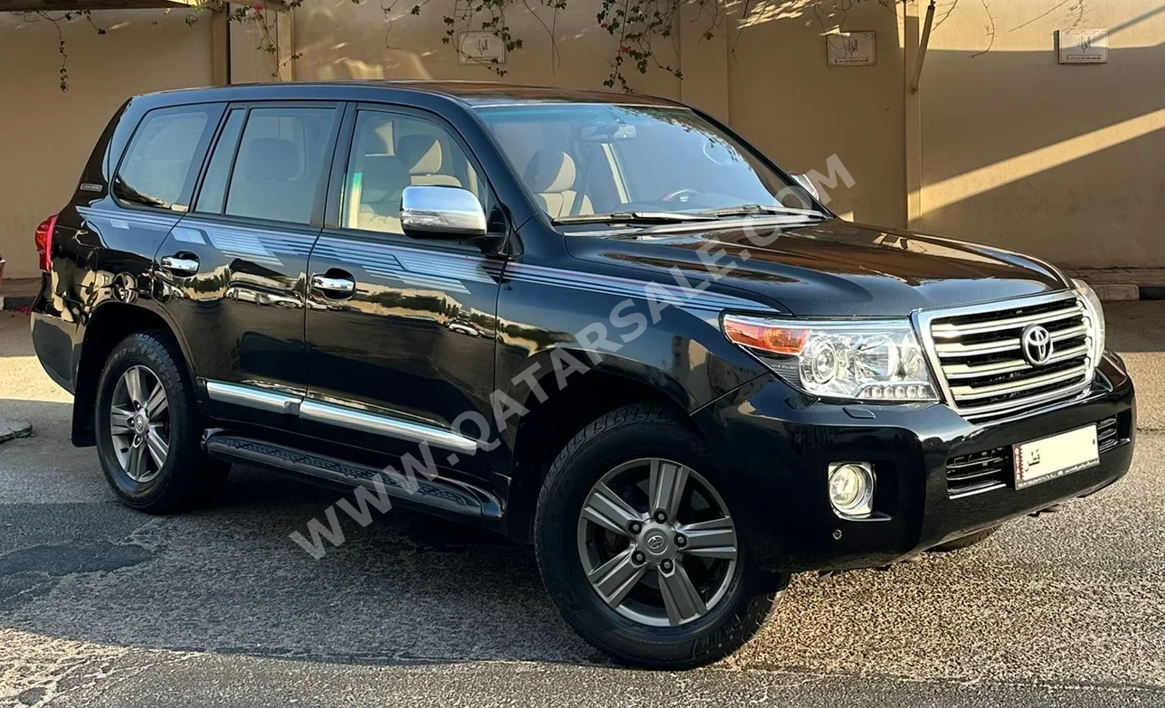 Toyota  Land Cruiser  GXR Black Edition  2015  Automatic  234,000 Km  8 Cylinder  Four Wheel Drive (4WD)  SUV  Black