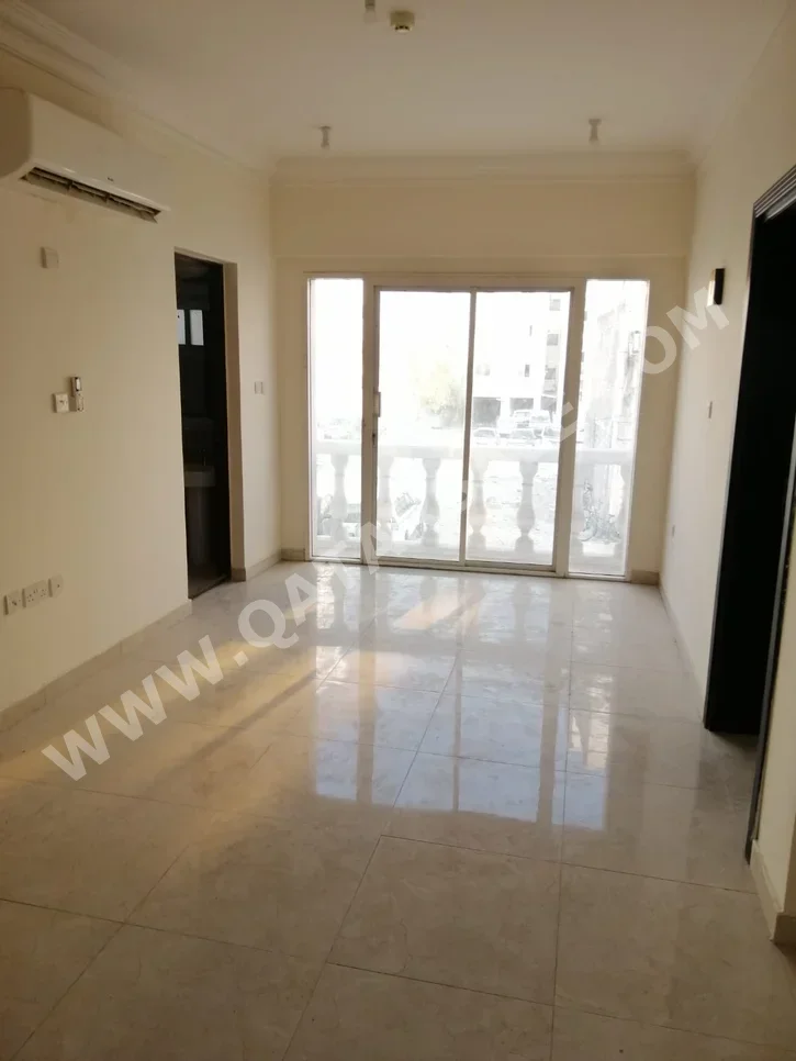 2 Bedrooms  Apartment  in Doha -  Fereej Abdul Aziz  Not Furnished