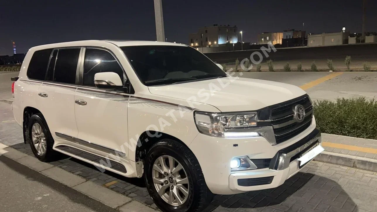 Toyota Land Cruiser GXR White 2019 For Sale in Qatar