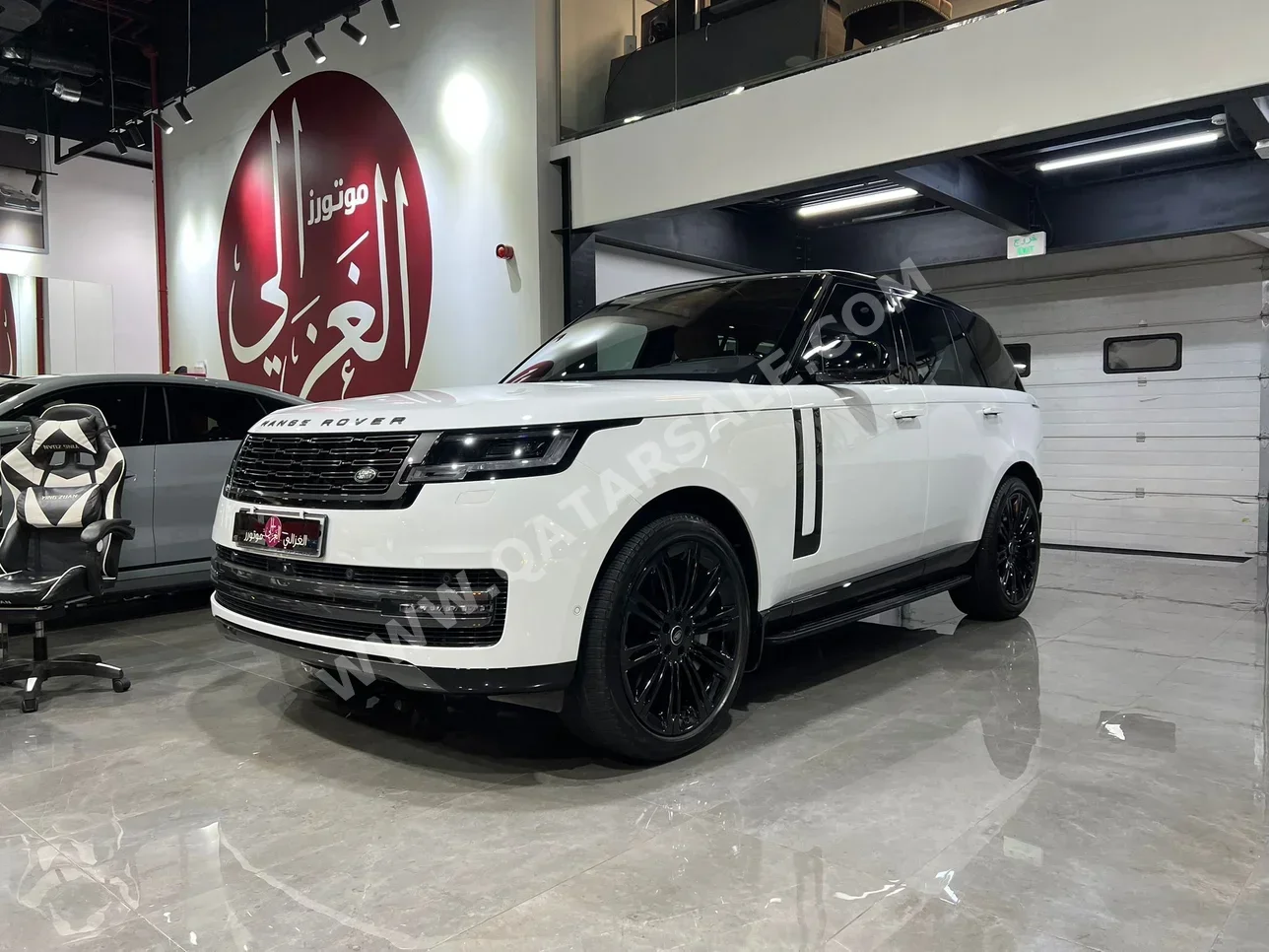  Land Rover  Range Rover  Vogue HSE  2023  Automatic  31,000 Km  8 Cylinder  Four Wheel Drive (4WD)  SUV  White  With Warranty