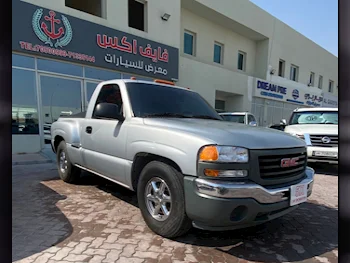 Chevrolet  Silverado  2003  Automatic  274,000 Km  8 Cylinder  Four Wheel Drive (4WD)  Pick Up  Silver