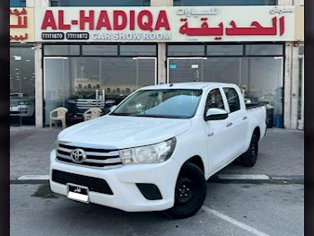 Toyota  Hilux  2017  Manual  37,000 Km  4 Cylinder  Four Wheel Drive (4WD)  Pick Up  White