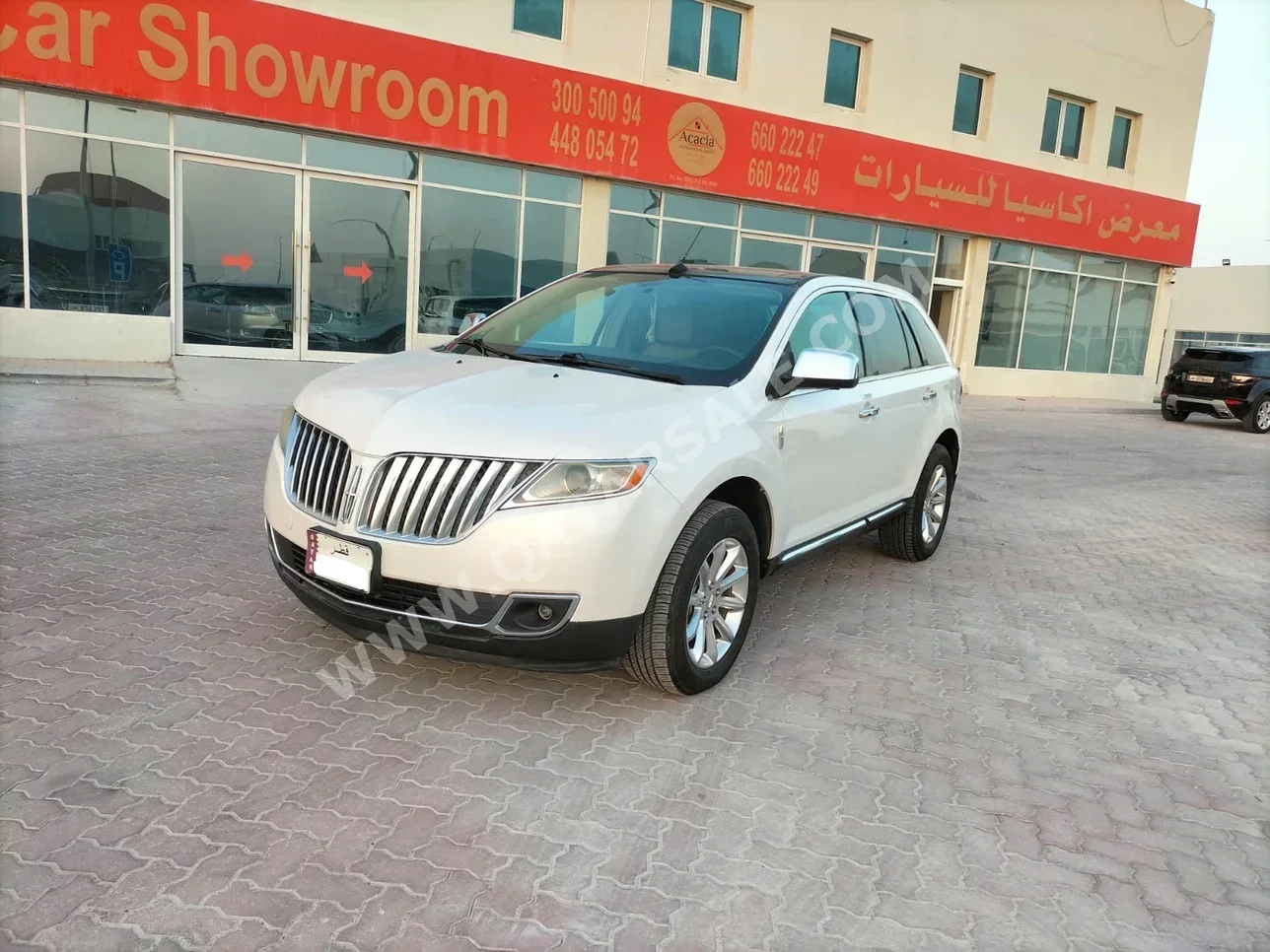 Lincoln  MKX  2013  Automatic  250,000 Km  6 Cylinder  All Wheel Drive (AWD)  SUV  White