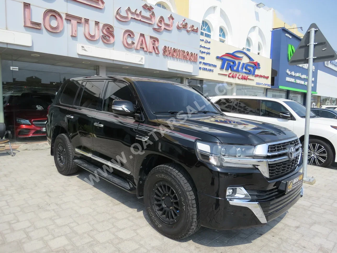 Toyota  Land Cruiser  GXR- Grand Touring  2021  Automatic  85,000 Km  8 Cylinder  Four Wheel Drive (4WD)  SUV  Black