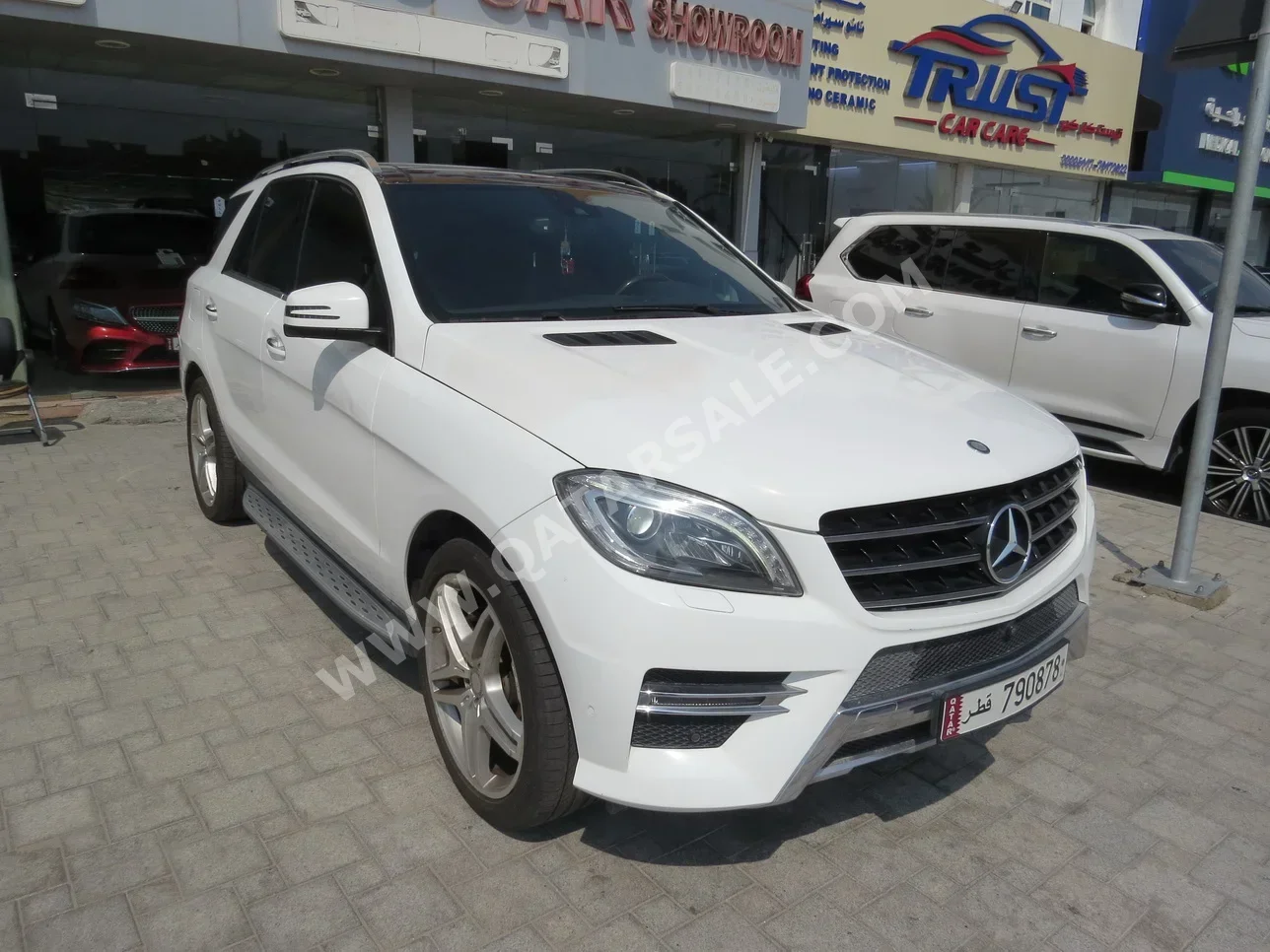 Mercedes-Benz  ML  400  2015  Automatic  75,000 Km  6 Cylinder  Four Wheel Drive (4WD)  SUV  White