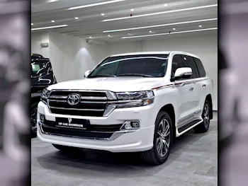 Toyota  Land Cruiser  GXR- Grand Touring  2020  Automatic  13٬000 Km  8 Cylinder  Four Wheel Drive (4WD)  SUV  White