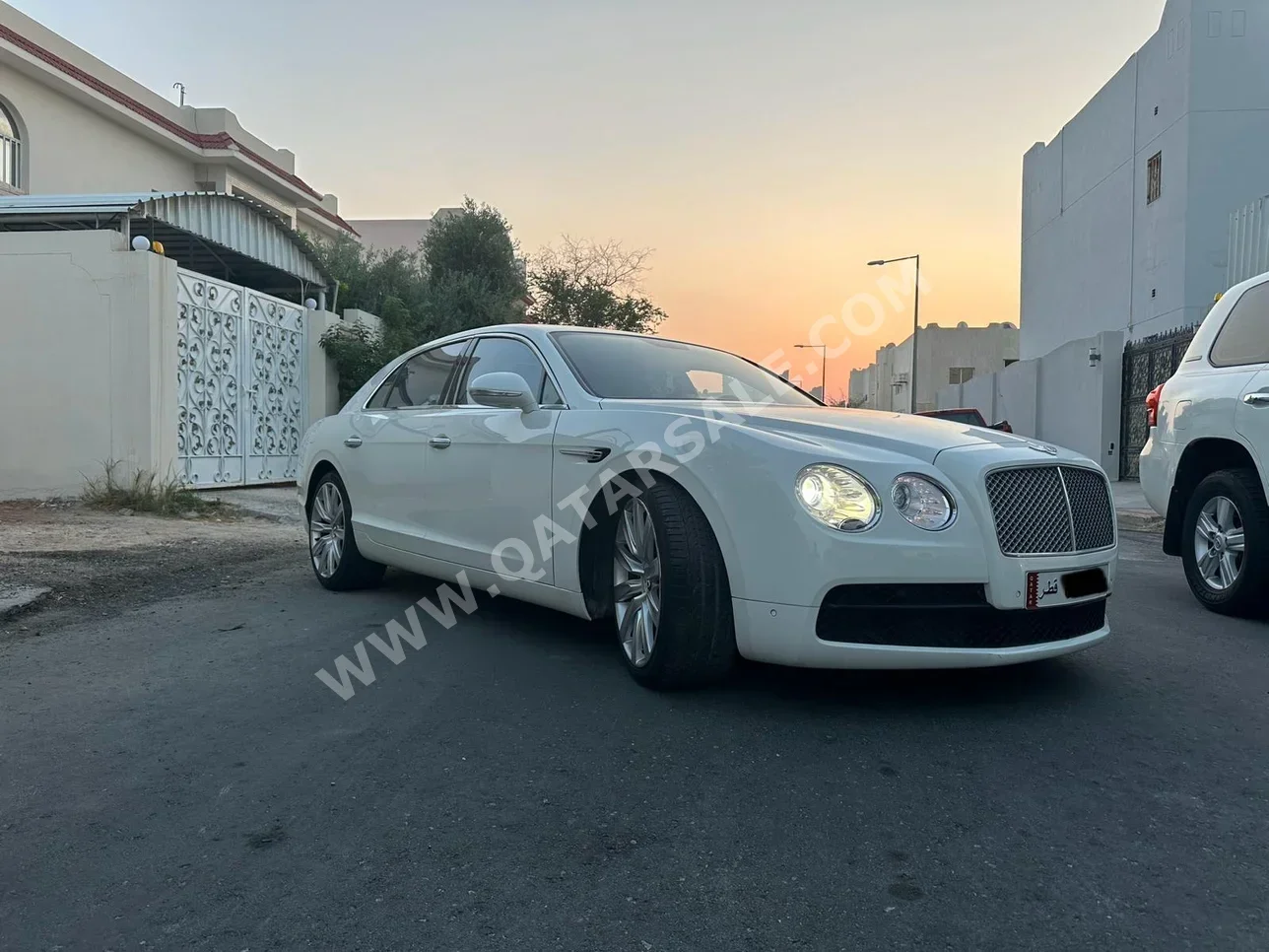 Bentley  Continental  Flying Spur  2015  Automatic  41,000 Km  8 Cylinder  All Wheel Drive (AWD)  Sedan  White