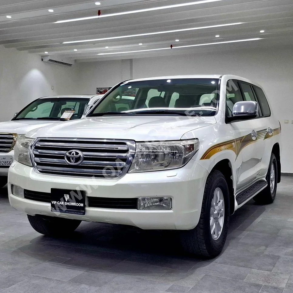 Toyota  Land Cruiser  GXR  2010  Automatic  330٬000 Km  8 Cylinder  Four Wheel Drive (4WD)  SUV  White