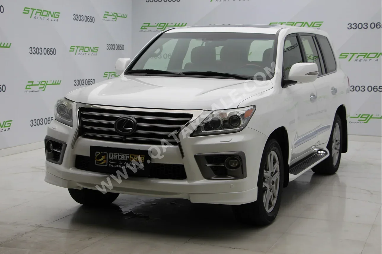 Lexus  LX  570 S  2014  Automatic  210,000 Km  8 Cylinder  Four Wheel Drive (4WD)  SUV  White