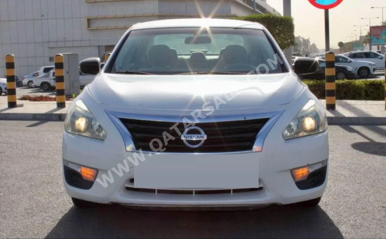 Nissan  Altima  2.5 SV  2013  Automatic  190,000 Km  4 Cylinder  Sedan  Pearl