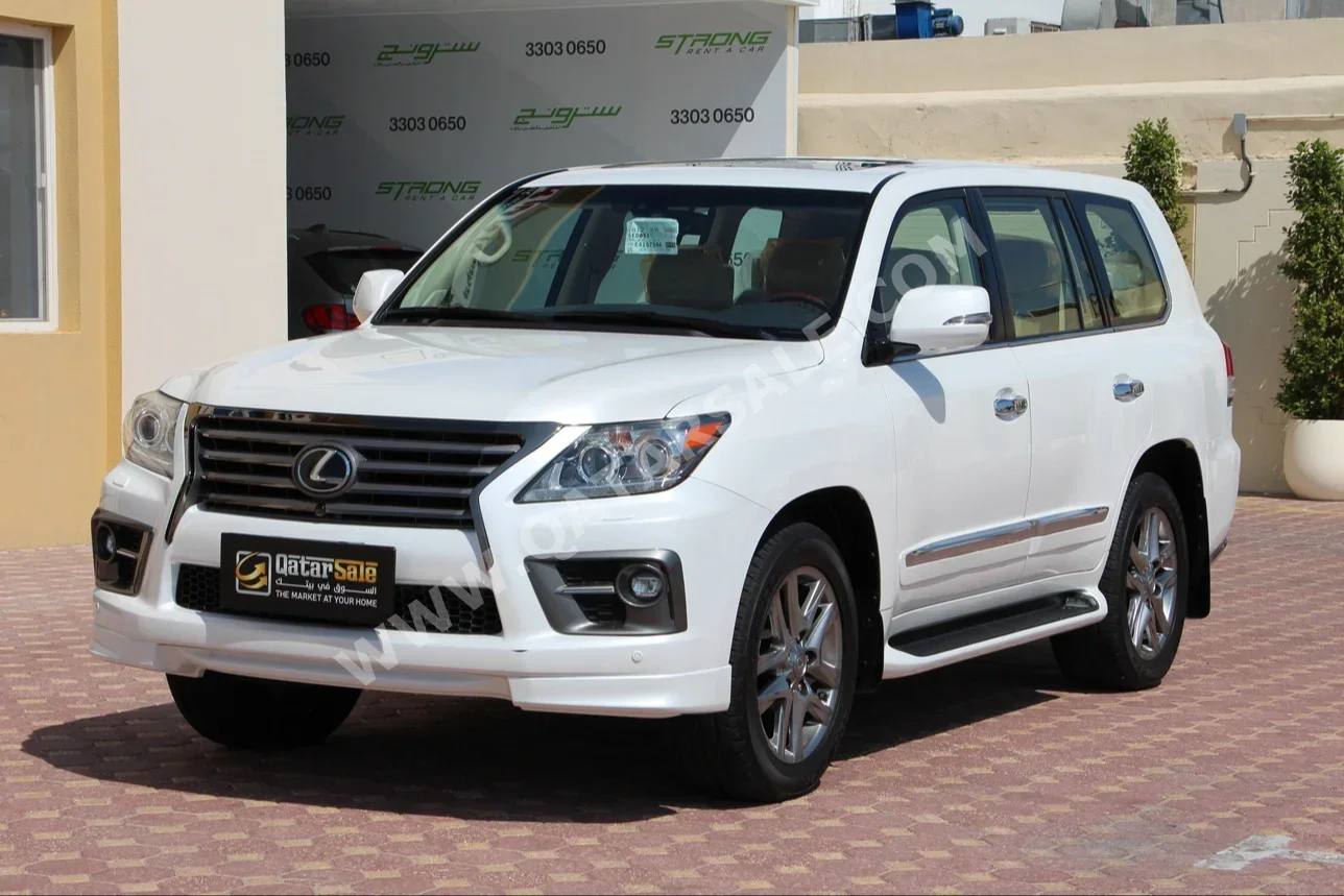 Lexus  LX  2014  Automatic  123,000 Km  8 Cylinder  Four Wheel Drive (4WD)  SUV  White