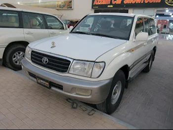 Toyota  Land Cruiser  VXR  1999  Manual  500,000 Km  8 Cylinder  Four Wheel Drive (4WD)  SUV  White