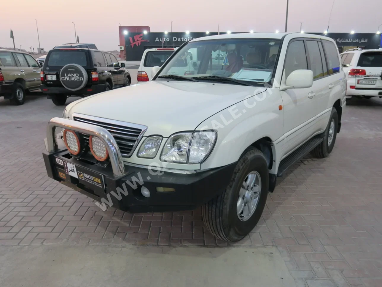 Lexus  LX  470  1999  Automatic  400,000 Km  8 Cylinder  Four Wheel Drive (4WD)  SUV  White